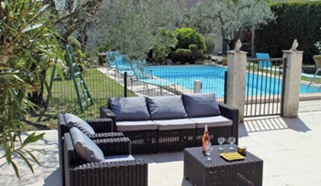 Homerez - Elegant Villa in Maillane with Private Pool