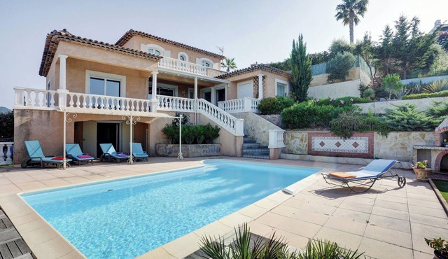 Homerez - Elegant Villa in Fréjus, Private Pool