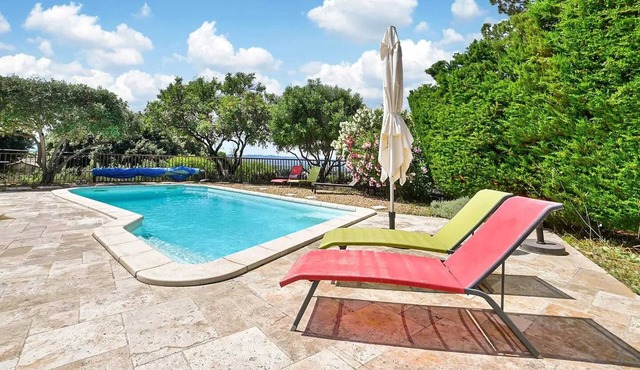 Homerez - Enchanting Villa with Private Pool in Eyragues