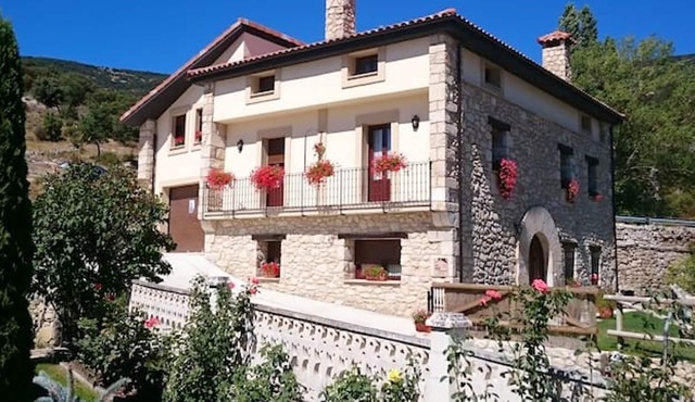 Homerez - House for 10 ppl. with garden and terrace at Merindad de Valdivielso