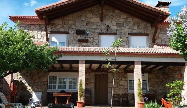 Homerez - Spacious house in Navarredonda, mountain view