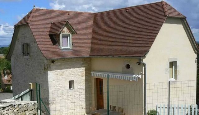 Homerez - Family-friendly House in Faycelles with Terrace