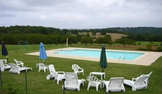 Homerez - Family house with pool in Salviac