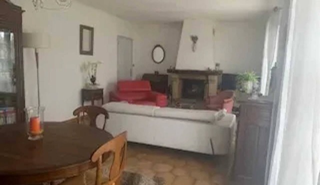 Homerez - Family Villa with Pool in Milhaud - 100 m²