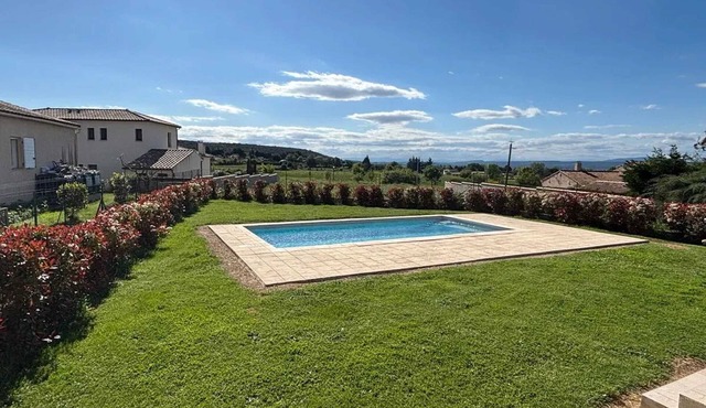 Homerez - Family Villa with Pool in Flaux