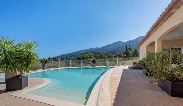 Homerez - House with pool in Montesquieu-des-Albères