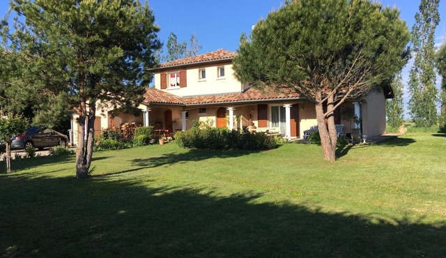 Homerez - Charming House in Saint-Cyr-sur-le-Rhône