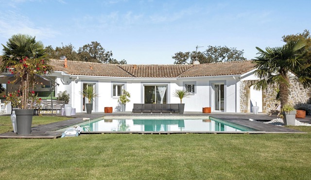 Homerez - Villa in Saint-Germain-d'Esteuil