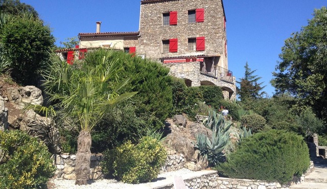 Homerez - Nice house for 8 ppl. with shared pool at Saint-Julien-de-la-Nef