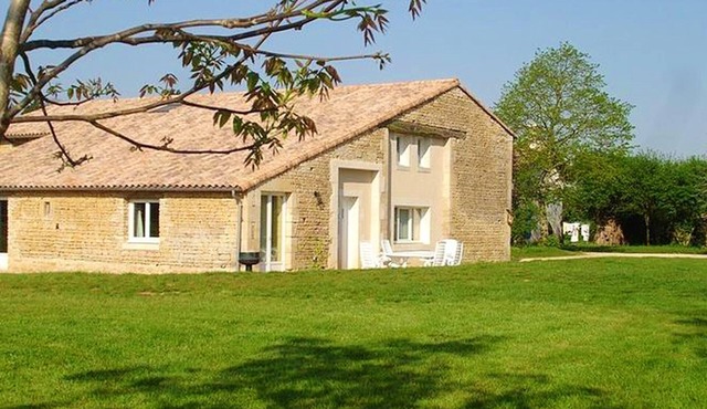 Homerez - Big house for 10 ppl. with shared pool at Saint-Vincent-la-Châtre