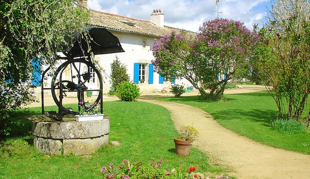 Homerez - Big house for 9 ppl. with shared pool at Saint-Vincent-la-Châtre