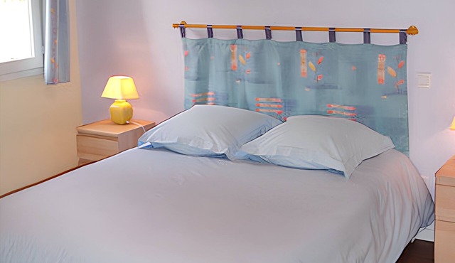 Homerez - House with pool in St-Vincent-la-Châtre