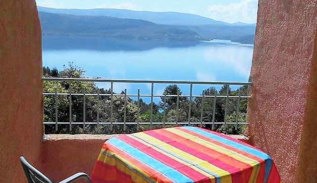 Homerez - Apt lake view, terrace, Ste. Croix-Verdon