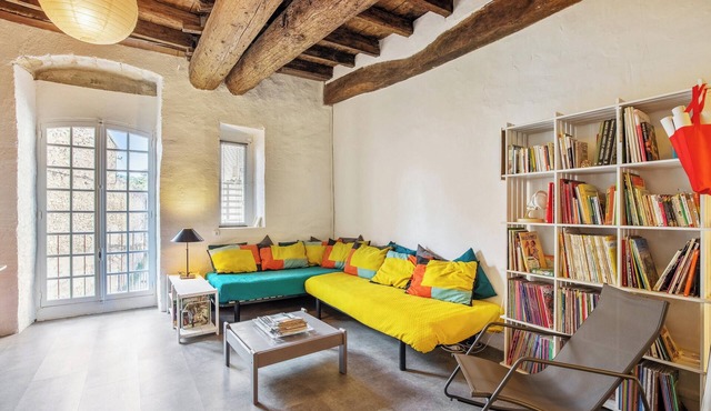 Homerez - Charming Studio in Villeneuve, 45m², balcony