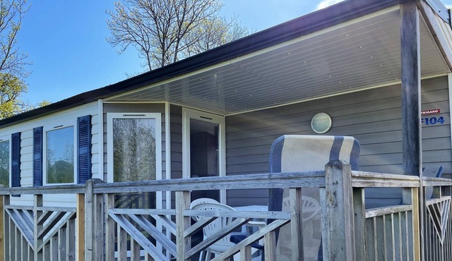 Homerez - Great bungalow for 4 people. with pool access in Argences-en-Aubrac