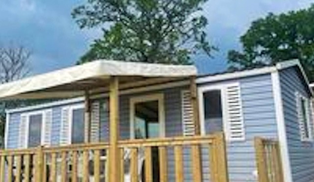 Homerez - Great bungalow for 6 people. with pool access in Argences en Aubrac
