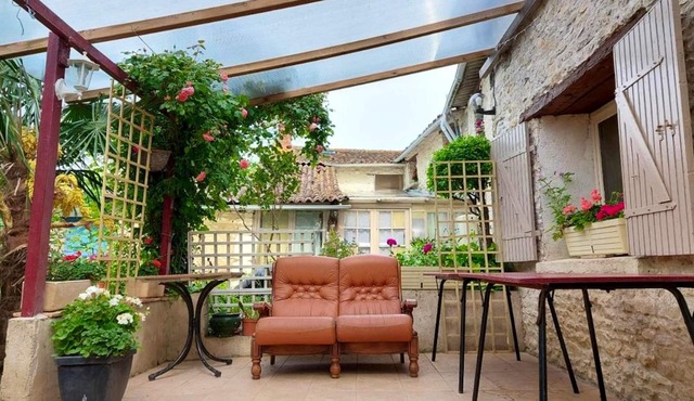 Homerez - House for 8 ppl. with garden and terrace at Saint-Jean-de-Sauves