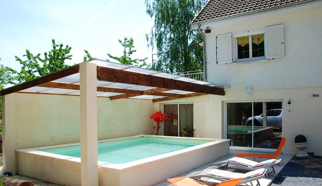 Homerez - House for 5 ppl. with swimming-pool and garden at Thiéblemont-Farémont