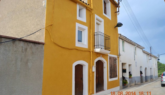 Homerez - House for 6 ppl. with terrace and balcony at Sant Pere Sacarrera