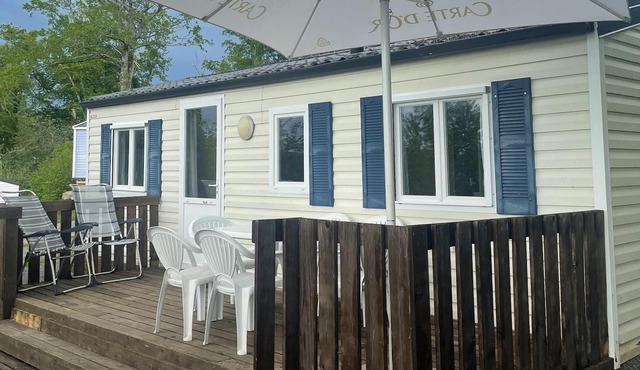 Homerez - House for 6 ppl. with shared pool and terrace at Argences en Aubrac