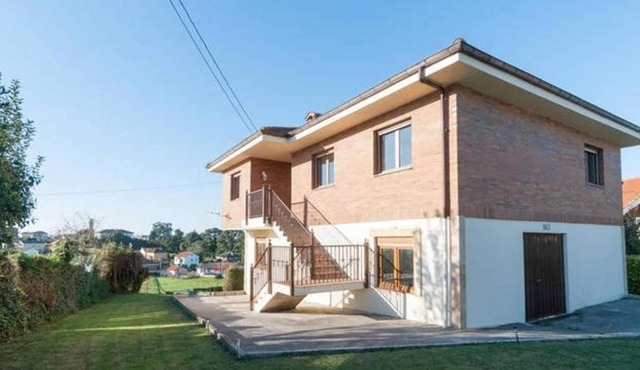 Homerez - House 1 km away from the beach for 6 ppl. with sea view at Pedreña