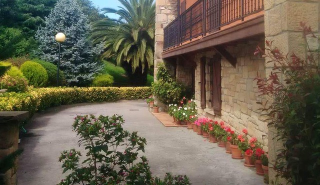 Homerez - House 16 km away from the beach for 14 ppl. with terrace at Gámiz-Fica