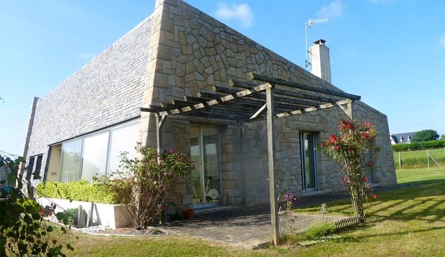 Homerez - House 4 km away from the beach for 8 ppl. with garden at Hillion