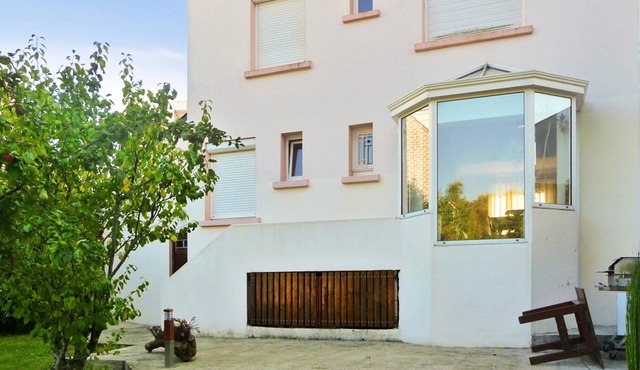 Homerez - House 6 km away from the beach for 6 ppl. with garden at Lanester