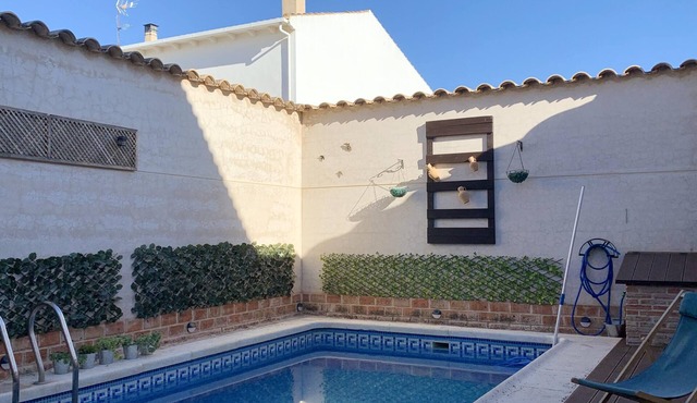 Homerez - House for 10 ppl. with swimming-pool and terrace at Mota del Cuervo