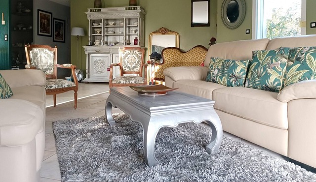 Homerez - House for 4 ppl. with jacuzzi, garden and terrace at Lisle-sur-Tarn