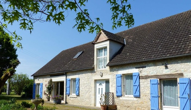 Homerez - House for 12 ppl. with swimming-pool, garden and terrace at Saint-Sozy