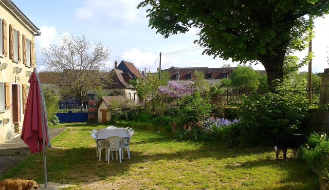 Homerez - House for 14 ppl. with swimming-pool, garden and terrace at Coulaures