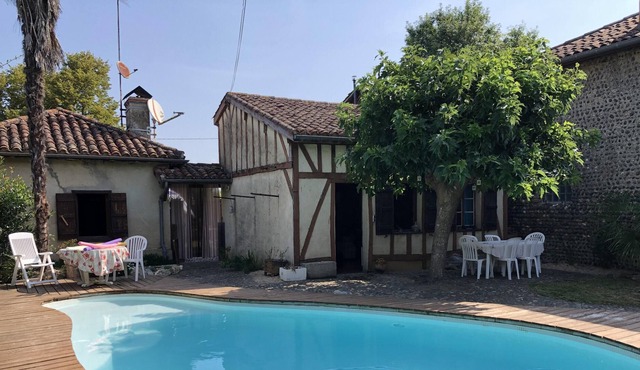 Homerez - House for 4 ppl. with shared pool, garden and terrace at Gée-Rivière