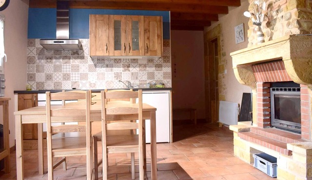 Homerez - House for 4 ppl. with shared pool, jacuzzi, spa and garden at Avrilly