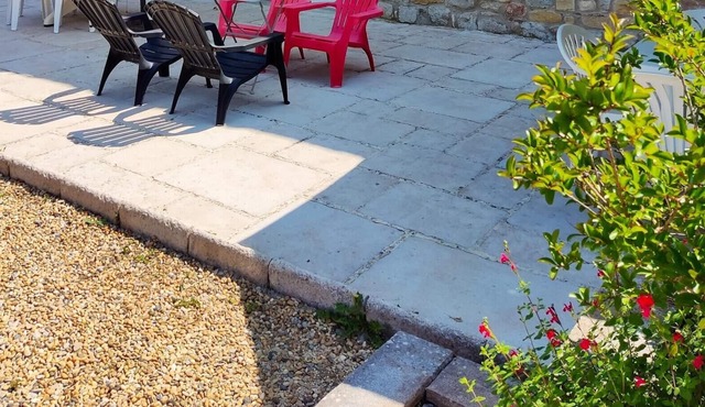 Homerez - House for 6 ppl. with shared pool, garden and terrace at Grospierres