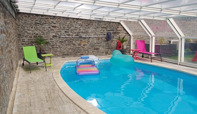 Homerez - House for 6 ppl. with shared pool, garden and terrace at Pontorson