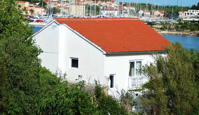 Homerez - House for 7 ppl. with sea view, garden and balcony at Lukoran