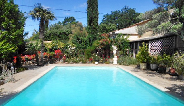 Homerez - House for 4 ppl. with shared pool and terrace at Pougnadoresse