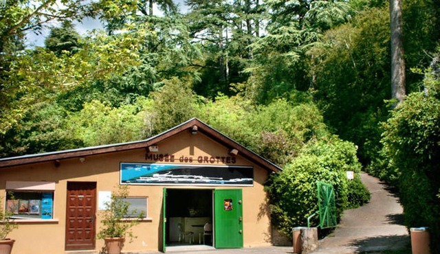 Homerez - House for 8 ppl. with garden, terrace and balcony at Charnay-lès-Mâcon