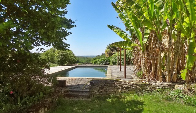 Homerez - House for 6 ppl. with shared pool and terrace at Saint Amand de Coly