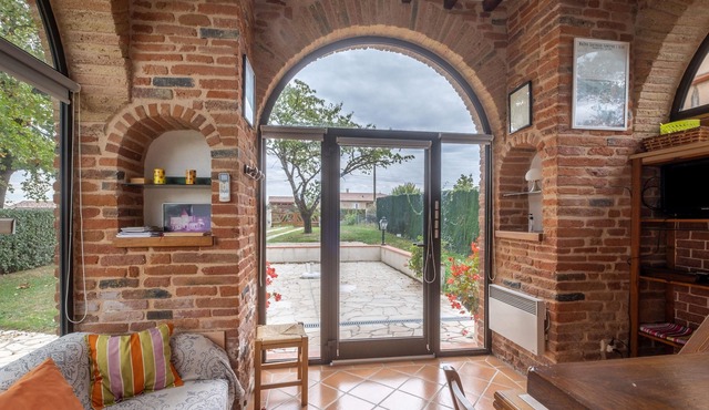 Homerez - House for 4 pers. with shared pool in Villemur-sur-Tarn