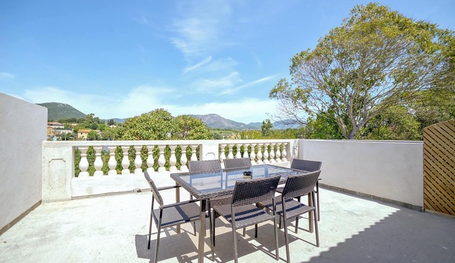 Homerez - House in Ajaccio with mountain views