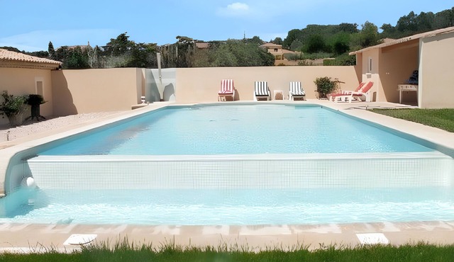 Homerez - House in Aubignan, shared pool