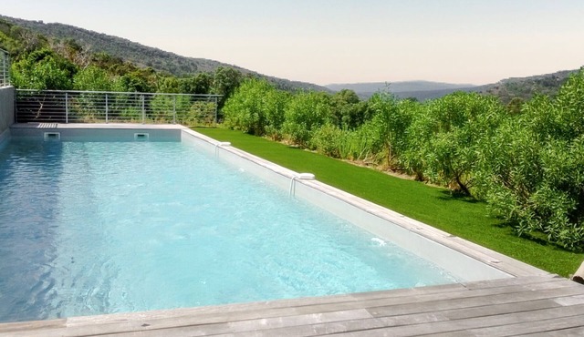 Homerez - House in Bonifacio, mountain view