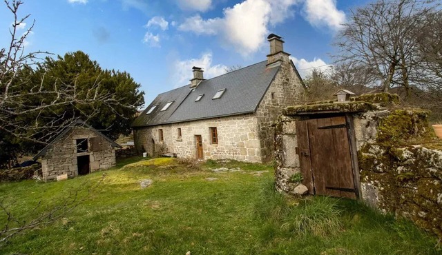 Homerez - House in Chaumeil with Fireplace