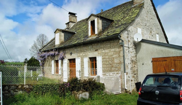 Homerez - House in Menet, lake view
