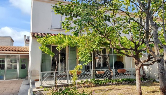 Homerez - House in Monteux with garden