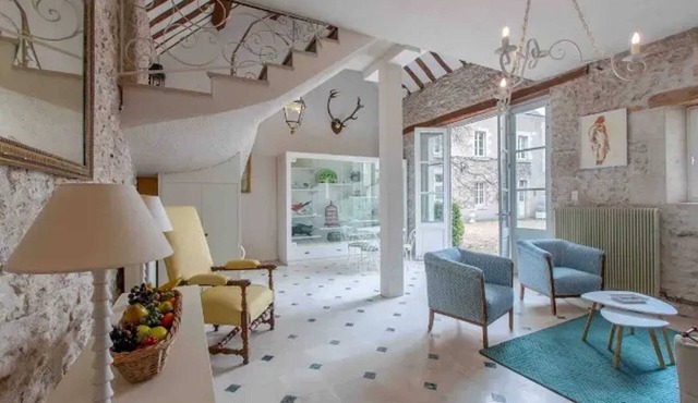 Homerez - House with Garden in Cellettes