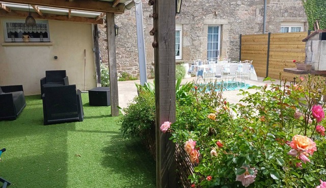 Homerez - House with Garden in Réville