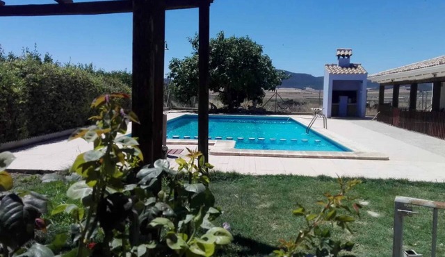 Homerez - House with Jacuzzi and Mountain Views in Noguericas